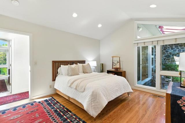 3795 Ralston Avenue, Hillsborough CA: https://media.crmls.org/mediaz/9bca712a-11d4-4712-8da4-acff4cabec15.jpg