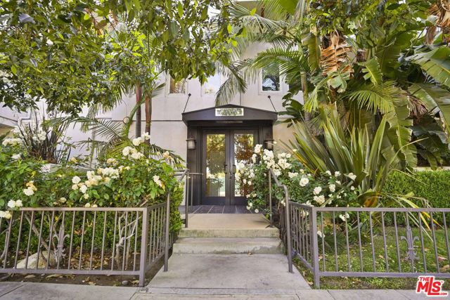 4541 Colfax Avenue, Studio City CA: https://media.crmls.org/mediaz/9bca8cd3-3d30-4e1f-949f-620572bbab6a.jpg