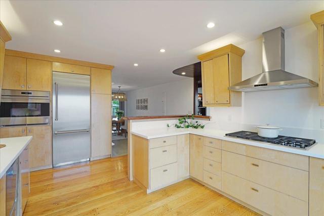 1004 W Cliff Drive, Santa Cruz CA: https://media.crmls.org/mediaz/9bca91f6-b930-4fff-b38c-3c87e9e91b03.jpg