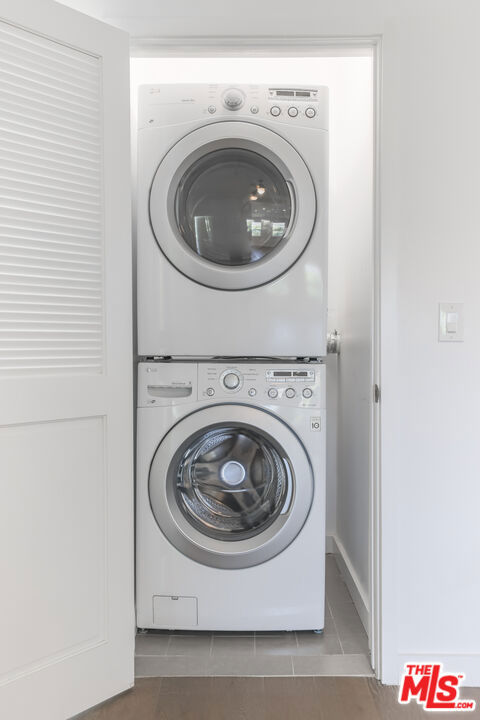 31 Breeze Avenue, Venice CA: https://media.crmls.org/mediaz/9bca9c99-0490-498d-94fb-0be1bea63f07.jpg