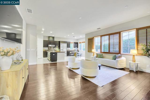 131 Wittenham Ct, San Ramon CA: https://media.crmls.org/mediaz/9bcaae16-5eb6-47bc-b8f6-c10527abbbf2.jpg