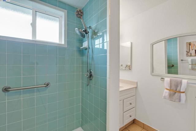 30847 Prestwick Ave, Hayward CA: https://media.crmls.org/mediaz/9bcb3624-bb20-43d3-a1bc-17cb0bb25fa3.jpg