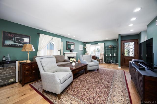 14543 High Pine St, Poway CA: https://media.crmls.org/mediaz/9bcb5e8c-2321-4179-bc2c-6dcaf7e0d94b.jpg