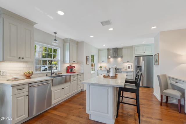 519 Paulette Place, La Canada Flintridge CA: https://media.crmls.org/mediaz/9bcb691a-b861-4e8e-a9a4-675499a72501.jpg