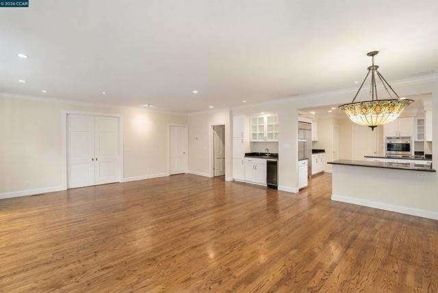 1720 Alameda Diablo, Diablo CA: https://media.crmls.org/mediaz/9bcb94b8-24e7-4800-b649-2cc84a0b7ccd.jpg