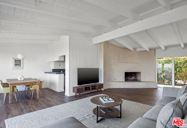 9432 Sierra Mar Place, Los Angeles CA: https://media.crmls.org/mediaz/9bcc00c2-912e-45a9-8371-e44f9ada2010.jpg