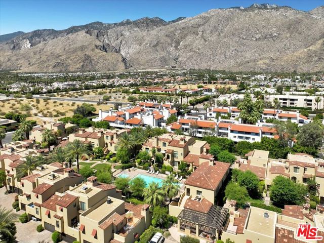 208 Villorrio Drive, Palm Springs CA: https://media.crmls.org/mediaz/9bcc42b2-fb79-4b41-97a7-f355016a18d3.jpg