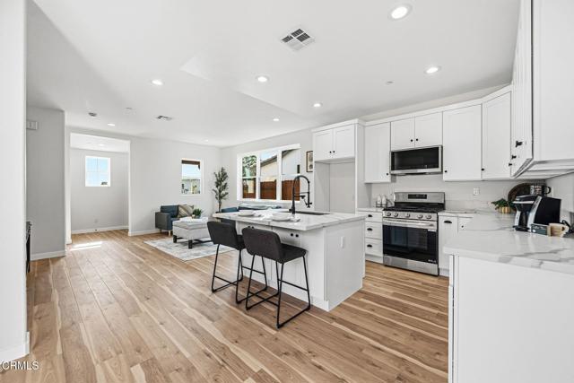 Detail Gallery Image 10 of 38 For 1131 W 2nd St, Oxnard,  CA 93030 - 3 Beds | 2 Baths