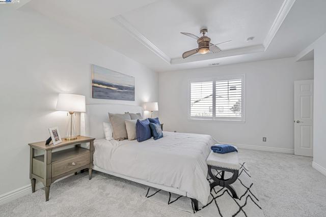 260 Abigail Cir, Danville CA: https://media.crmls.org/mediaz/9bcc8b56-230a-472c-9d91-72bd865413aa.jpg