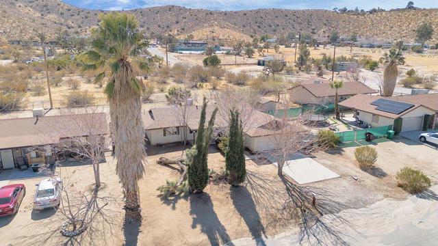 57375 Navajo Trail, Yucca Valley CA: https://media.crmls.org/mediaz/9bcd03a1-196f-433d-8fed-f16ef28686eb.jpg