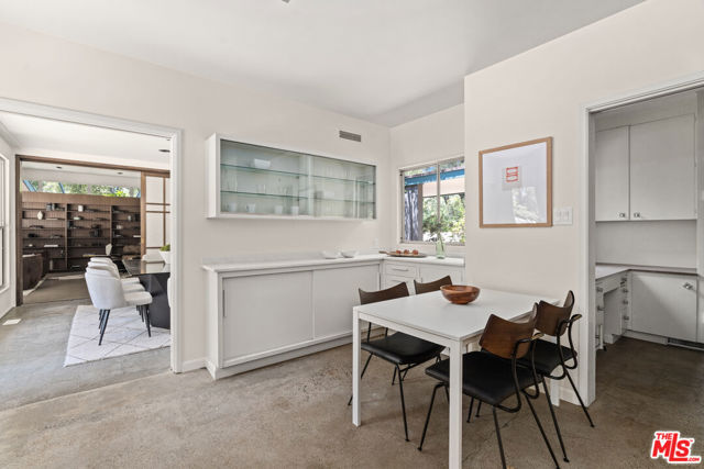 1234 Woodland Drive, Santa Paula CA: https://media.crmls.org/mediaz/9bcd103c-c92b-4090-8ada-d7bcf4b7c6c2.jpg