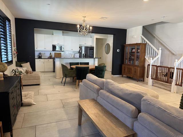 Detail Gallery Image 7 of 16 For 1294 Santa Victoria Rd #2,  Chula Vista,  CA 91913 - 3 Beds | 2/1 Baths