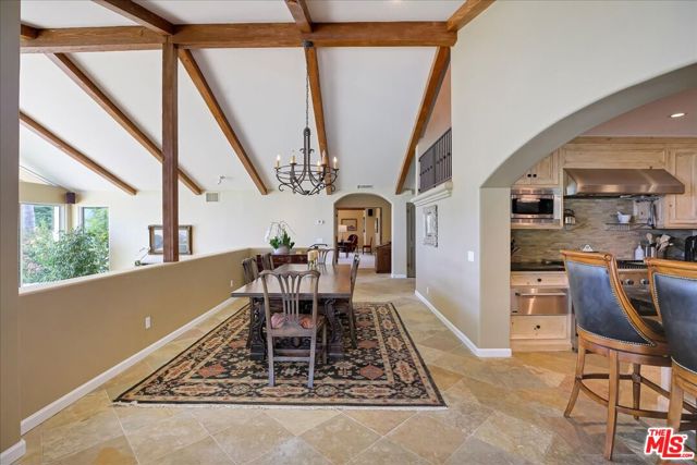 4099 Creciente Drive, Santa Barbara CA: https://media.crmls.org/mediaz/9bce871a-eb8f-4283-a690-95ed51c159cb.jpg
