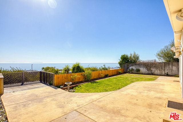 18128 Kingsport Drive, Malibu CA: https://media.crmls.org/mediaz/9bceaaea-b016-406c-948e-e9837a0a799c.jpg