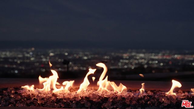 4 Buckboard Lane, Rolling Hills CA: https://media.crmls.org/mediaz/9bcecfc2-c53f-4478-af00-f8b7b1c98c41.jpg