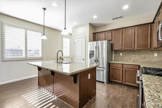 165 W Questa Trail, Tracy CA: https://media.crmls.org/mediaz/9bceef69-646a-4de8-b1f9-ebae80cd1df8.jpg
