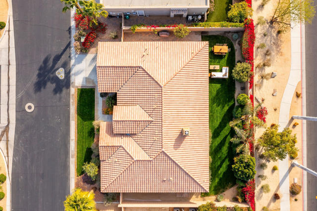 9 Shasta Lake Drive, Rancho Mirage CA: https://media.crmls.org/mediaz/9bcf1999-2c25-409b-b85d-66fc200cacb6.jpg