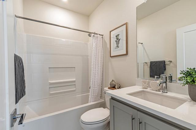 37389 Salt Grass Rd, Newark CA: https://media.crmls.org/mediaz/9bcf9d8f-28d9-4062-9a54-ae6796f30a42.jpg