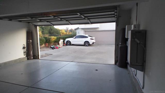 843 Caminito Las Olas, Chula Vista CA: https://media.crmls.org/mediaz/9bcfd4ad-65c3-4a43-9876-86cddf735bdf.jpg