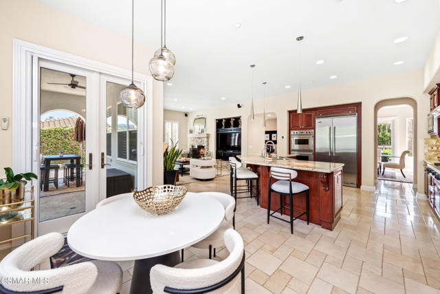1008 N Country Club Drive, Simi Valley CA: https://media.crmls.org/mediaz/9bd0dbe4-7875-4577-9482-7b9ea719e18b.jpg
