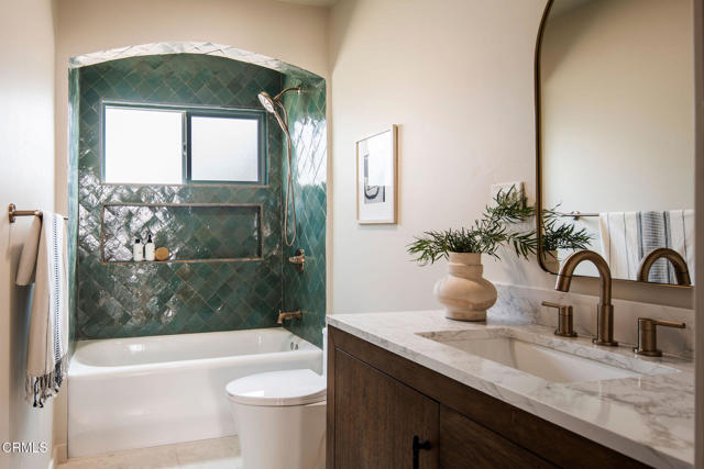 Detail Gallery Image 18 of 45 For 2917 Hillcrest Dr, Los Angeles,  CA 90016 - 4 Beds | 3 Baths
