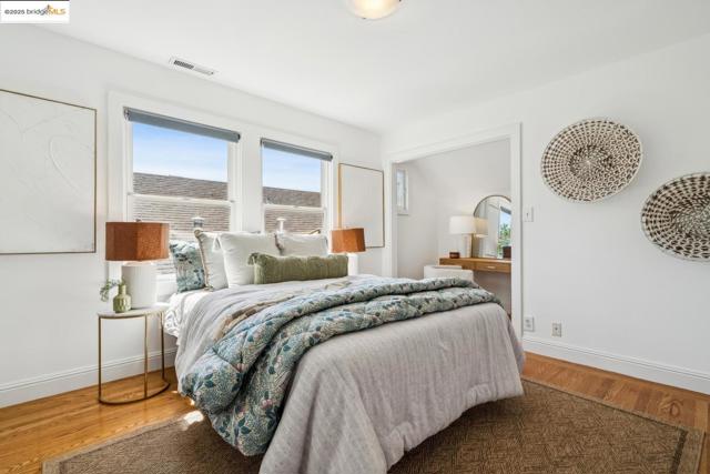 5490 Kales AVE, Oakland CA: https://media.crmls.org/mediaz/9bd29cba-312e-4069-8c2a-302c07b2f513.jpg