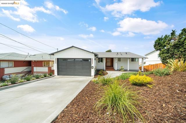 713 Midcrest Way, El Cerrito CA: https://media.crmls.org/mediaz/9bd2ea0d-7dea-4022-bcfe-b7f6230bd49f.jpg