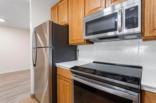 288 Whitmore Street, Oakland CA: https://media.crmls.org/mediaz/9bd2eb31-5c22-447f-8e5b-6c593c375abb.jpg