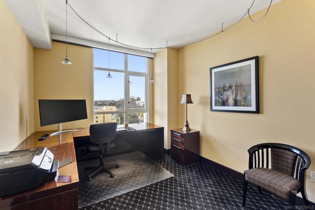 850 Beech St, San Diego CA: https://media.crmls.org/mediaz/9bd35152-f58a-4abb-843f-894c9b126bc3.jpg