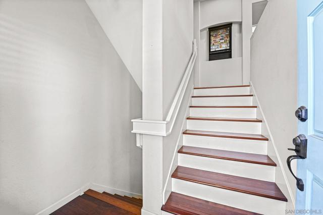 12662 Springbrook Dr, San Diego CA: https://media.crmls.org/mediaz/9bd356a3-ac07-4c41-85ca-c6873a030cea.jpg