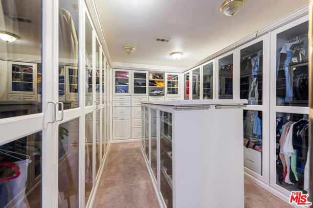 2357 Knob Hill Drive, Riverside CA: https://media.crmls.org/mediaz/9bd3698b-56f5-4c20-84e5-ab2f12a44e49.jpg