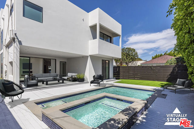 458 S Sycamore Avenue, Los Angeles CA: https://media.crmls.org/mediaz/9bd38790-4be7-4fec-b4f2-f46dbbcaaf3f.jpg