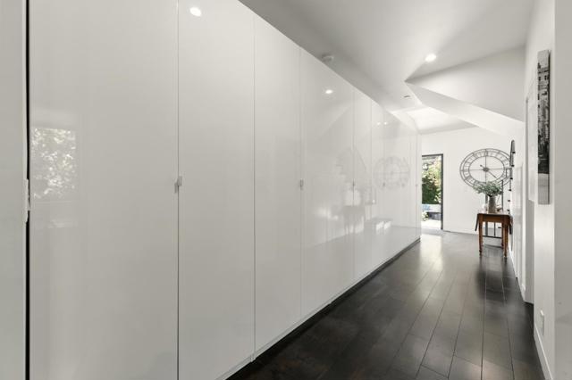 543 8th Avenue, Menlo Park CA: https://media.crmls.org/mediaz/9bd42753-b0ee-41d9-8bbf-f7859e5a8023.jpg