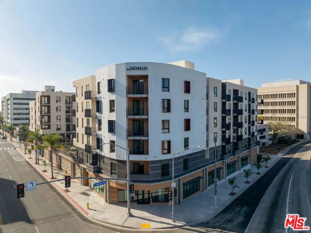 201 N La Brea Avenue, Inglewood CA: https://media.crmls.org/mediaz/9bd47424-fdd0-4c2a-8f96-1fd7313fc43d.jpg