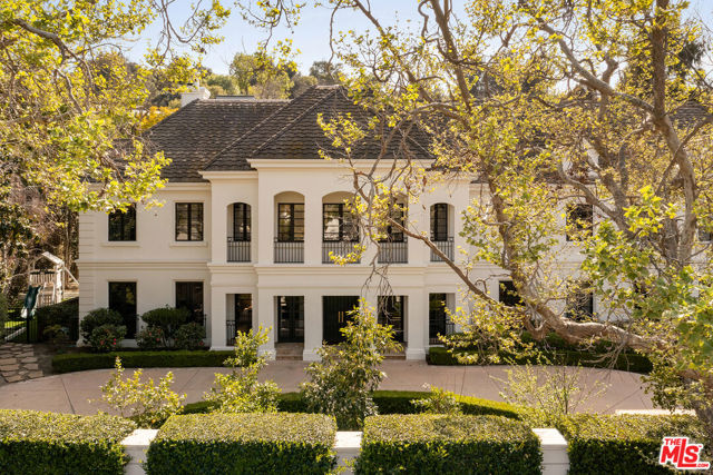3901 Longridge Avenue, Sherman Oaks CA: https://media.crmls.org/mediaz/9bd479e7-31da-4843-987a-0c2f3b88b8b3.jpg