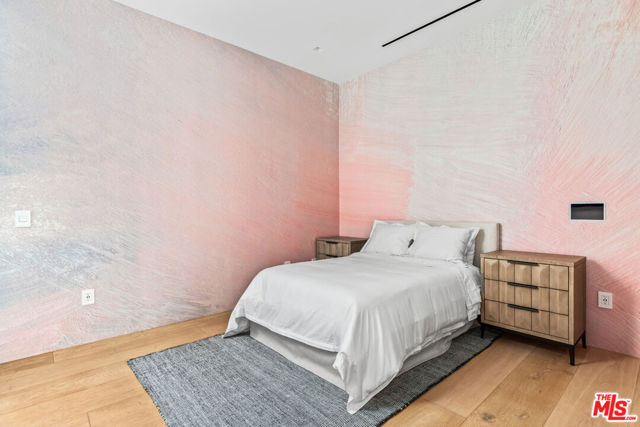 1346 Abbot Kinney Boulevard, Venice CA: https://media.crmls.org/mediaz/9bd48769-2782-4497-9414-2923fdf3524f.jpg