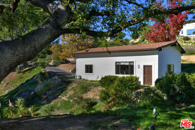 130 Dapplegray Road, Bell Canyon CA: https://media.crmls.org/mediaz/9bd4d7bd-02c1-4d01-a5c1-811f2f20f70b.jpg