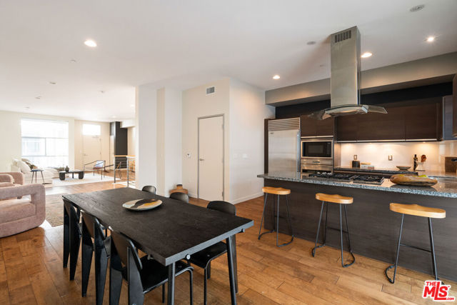 3119 Via Dolce, Marina del Rey CA: https://media.crmls.org/mediaz/9bd5123d-3270-4844-874f-5d4c52eaec86.jpg