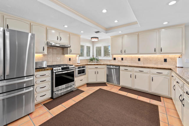 8395 Emerson Avenue, Yucca Valley CA: https://media.crmls.org/mediaz/9bd54089-6095-4102-958d-04ff39f9458c.jpg