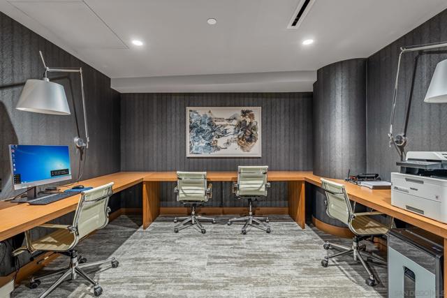 888 W E Street, San Diego CA: https://media.crmls.org/mediaz/9bd5fd4e-e94e-4861-b78f-0f02087cdb4c.jpg