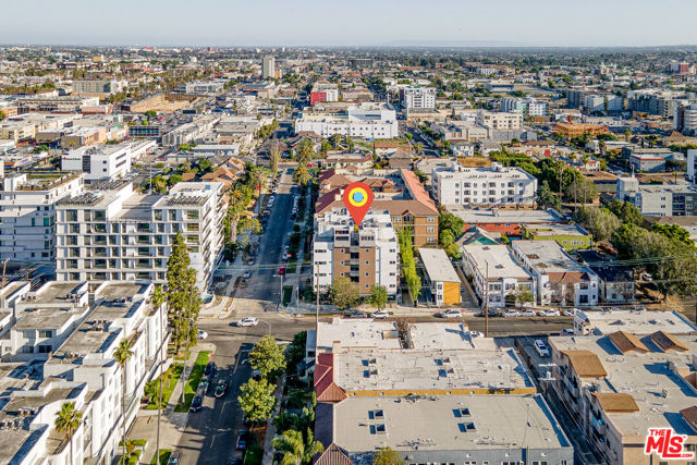 903 S New Hampshire Avenue, Los Angeles CA: https://media.crmls.org/mediaz/9bd67e19-1d04-4c4e-84cf-a546134438bb.jpg