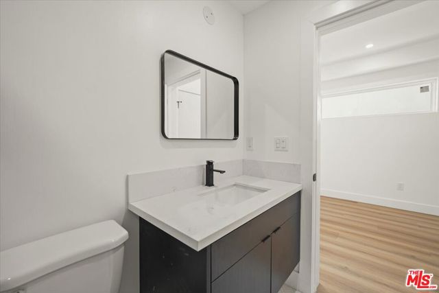 910 N Hudson Avenue, Los Angeles CA: https://media.crmls.org/mediaz/9bd6898e-3538-4b80-92c5-fe22f5121282.jpg