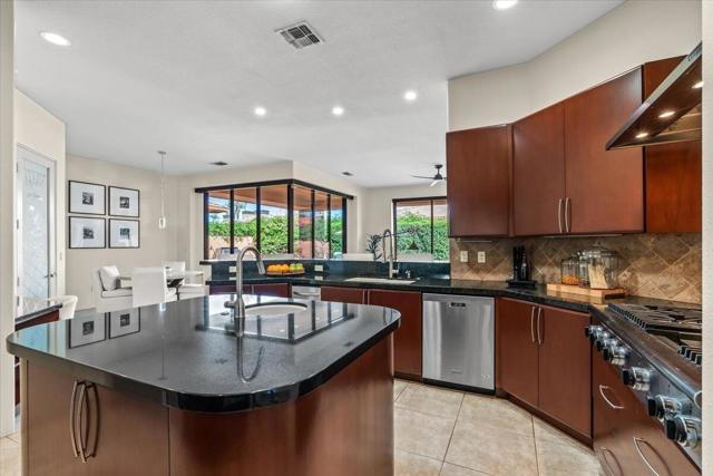 Image 19 of 43 For 50380 Via Serenidad