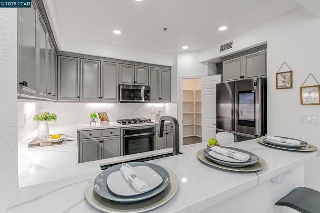 2511 Soren Way, San Ramon CA: https://media.crmls.org/mediaz/9bd7809e-e6b5-461a-b646-c105cea2b58e.jpg