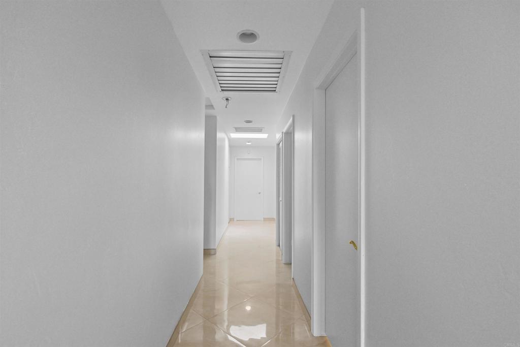 https://media.crmls.org/mediaz/9bd7c314-183a-4995-9ede-09450cde8c06.jpg?preset=X-Large