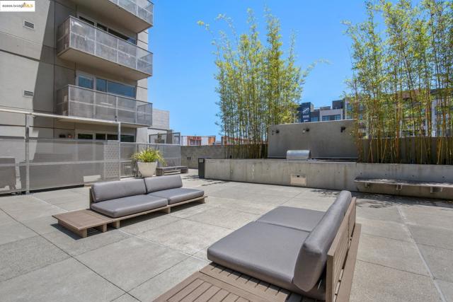 428 Alice St., Oakland CA: https://media.crmls.org/mediaz/9bd7e00f-3705-4312-b9d1-e8e8e30a701d.jpg