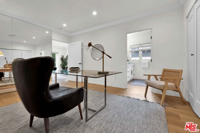 602 S Lucerne Boulevard, Los Angeles CA: https://media.crmls.org/mediaz/9bd80421-b11e-4ce8-a245-a2a7b46d5804.jpg