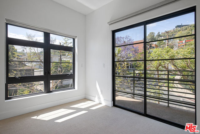 8788 Shoreham Drive, West Hollywood CA: https://media.crmls.org/mediaz/9bd86c26-5f80-4a27-9040-289c76ed0c02.jpg