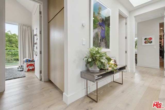 1310 Preston Way, Venice CA: https://media.crmls.org/mediaz/9bd87340-58c1-44aa-a062-5fab452031b6.jpg
