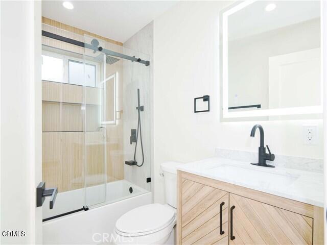 Detail Gallery Image 8 of 11 For 7219 Fallbrook Ave, West Hills,  CA 91307 - 3 Beds | 3/1 Baths